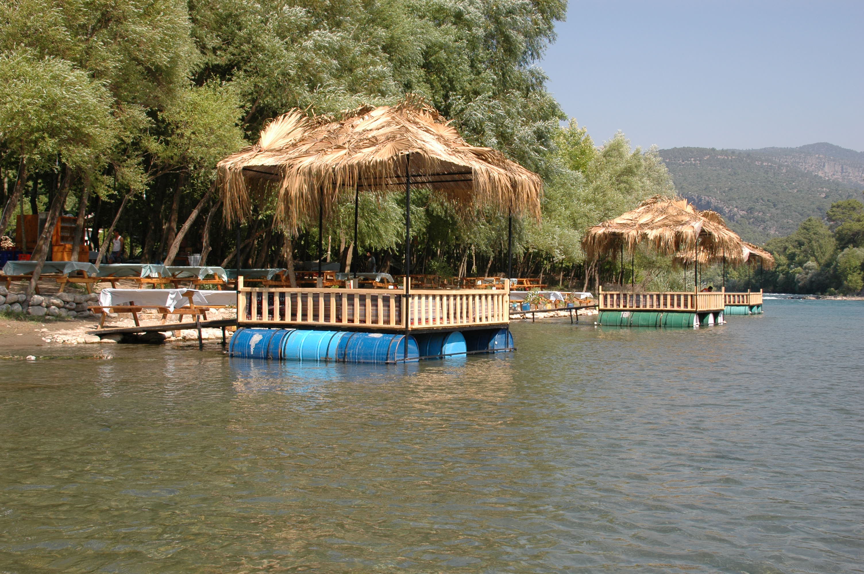 K�pr�l� Kanyon Irmak K�y�s� G�k�esu Restaurant Y�zen �ardaklar